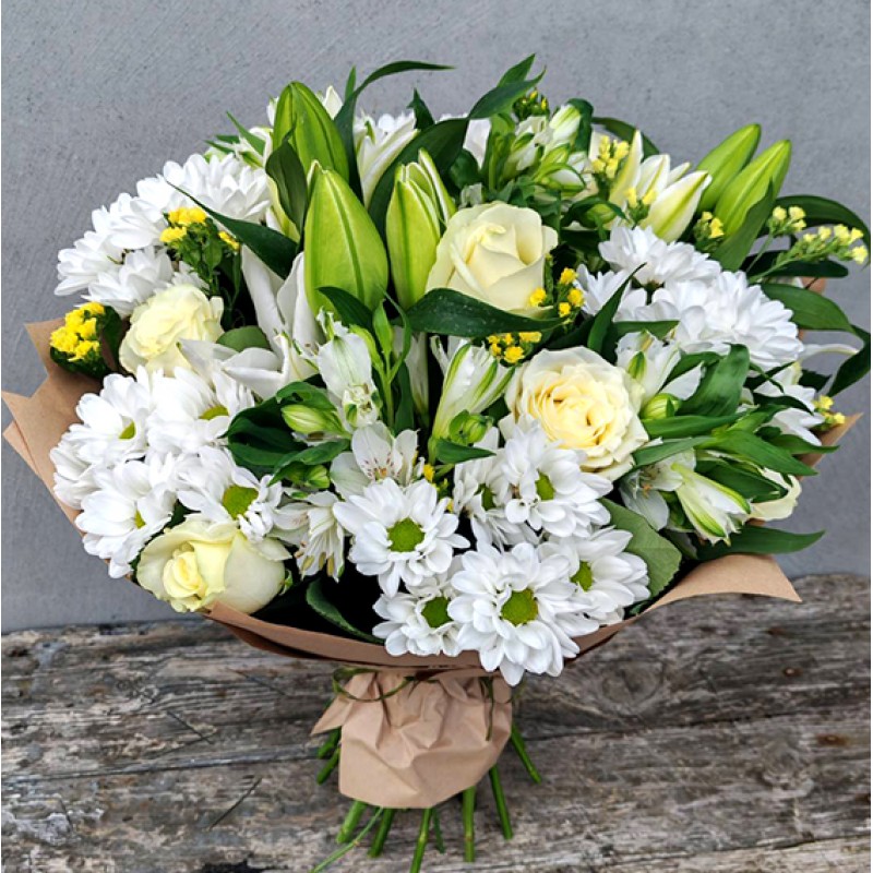 Bouquet with lilies and roses