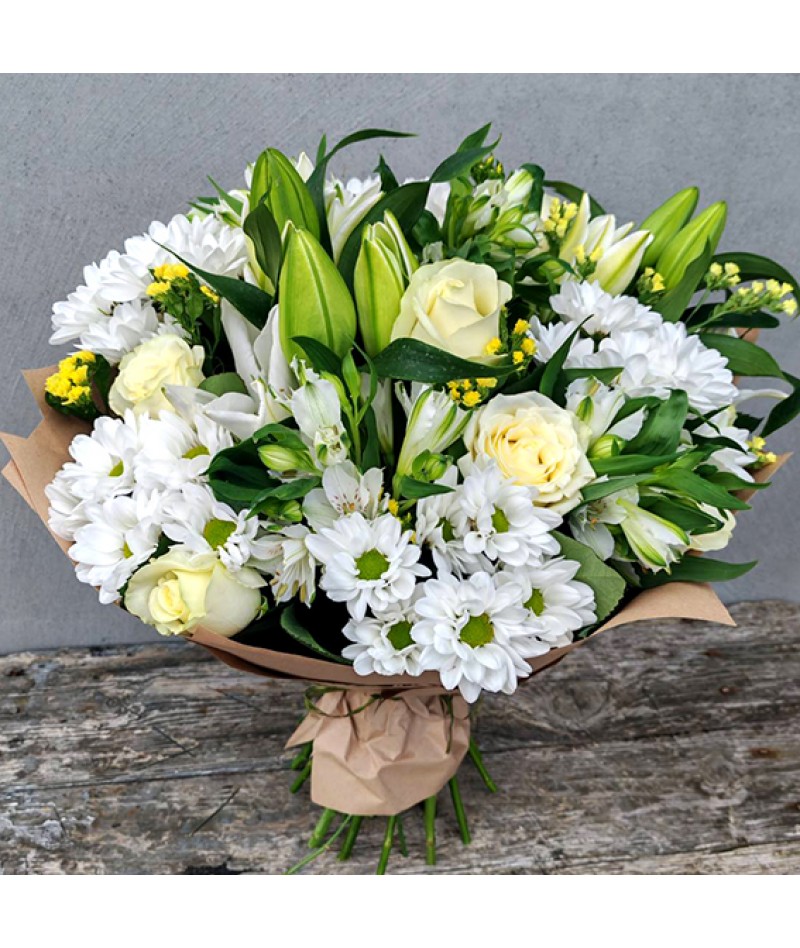 Bouquet with lilies and roses